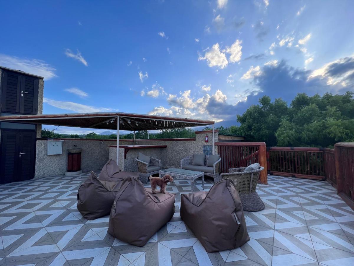 Lunar Dive Resort: Bamboo Villas Kubu Extérieur photo