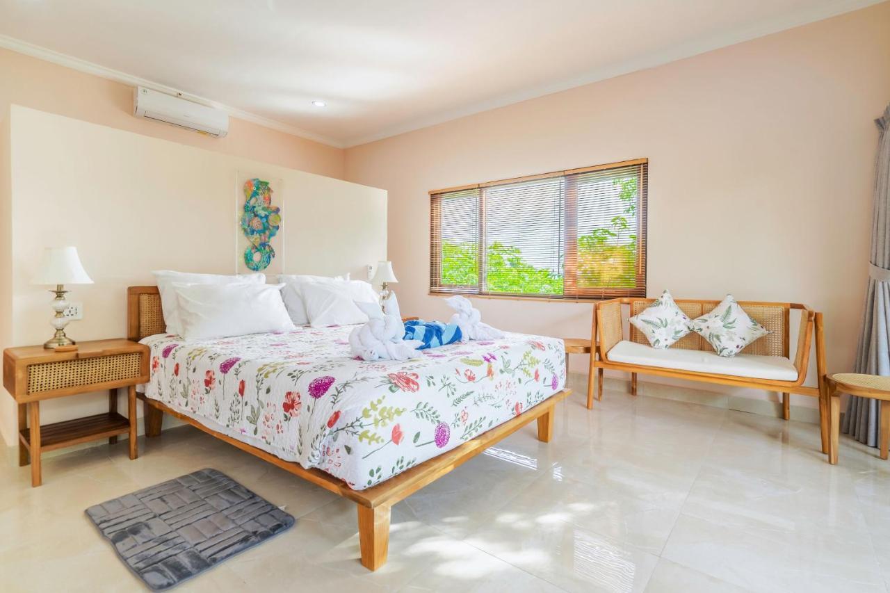 Lunar Dive Resort: Bamboo Villas Kubu Extérieur photo