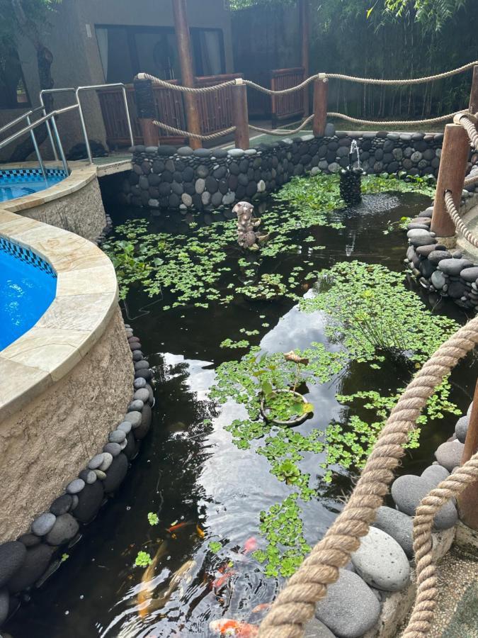 Lunar Dive Resort: Bamboo Villas Kubu Extérieur photo