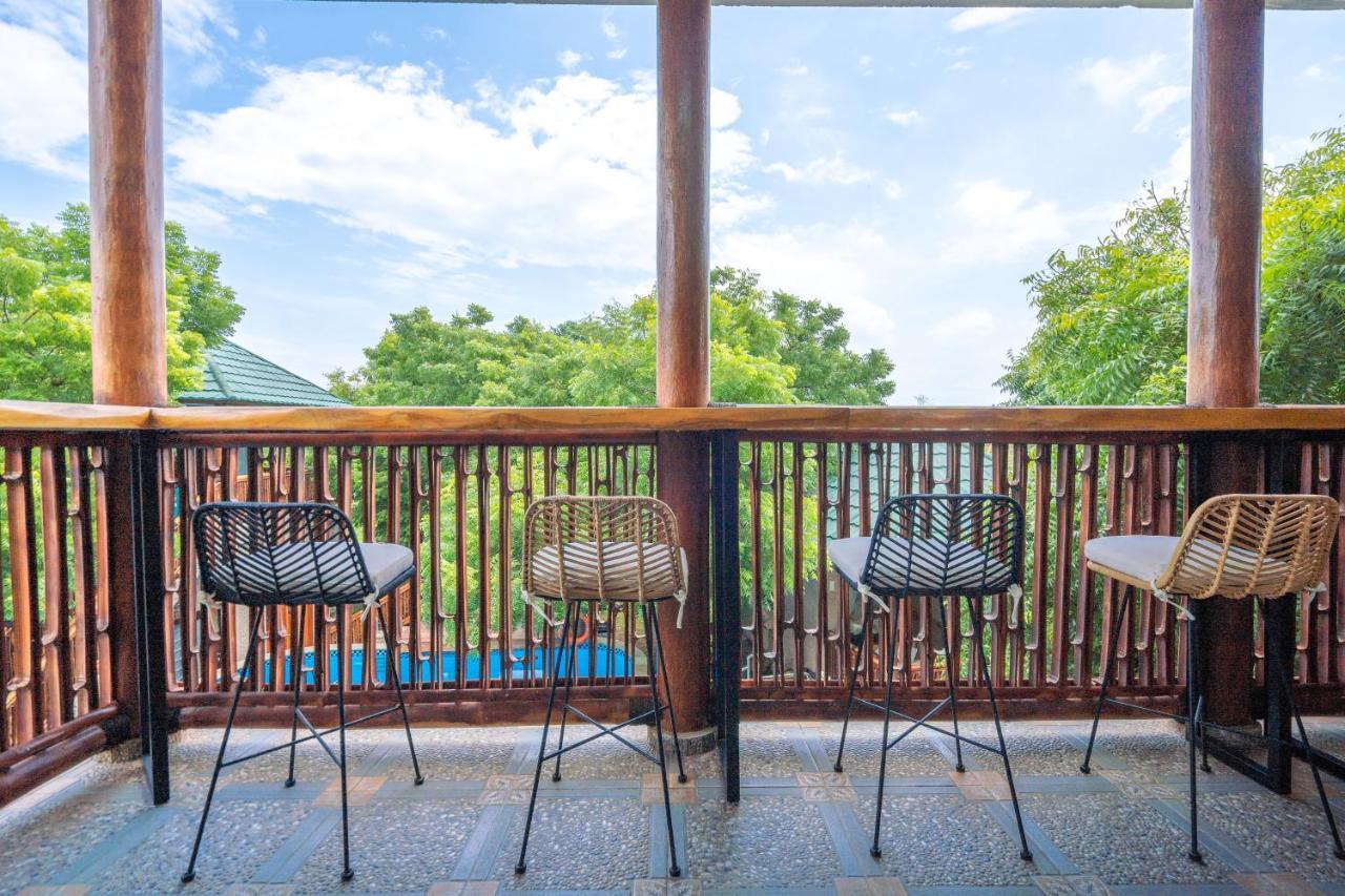 Lunar Dive Resort: Bamboo Villas Kubu Extérieur photo