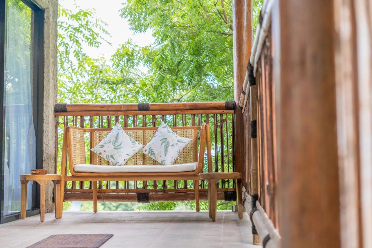 Lunar Dive Resort: Bamboo Villas Kubu Extérieur photo