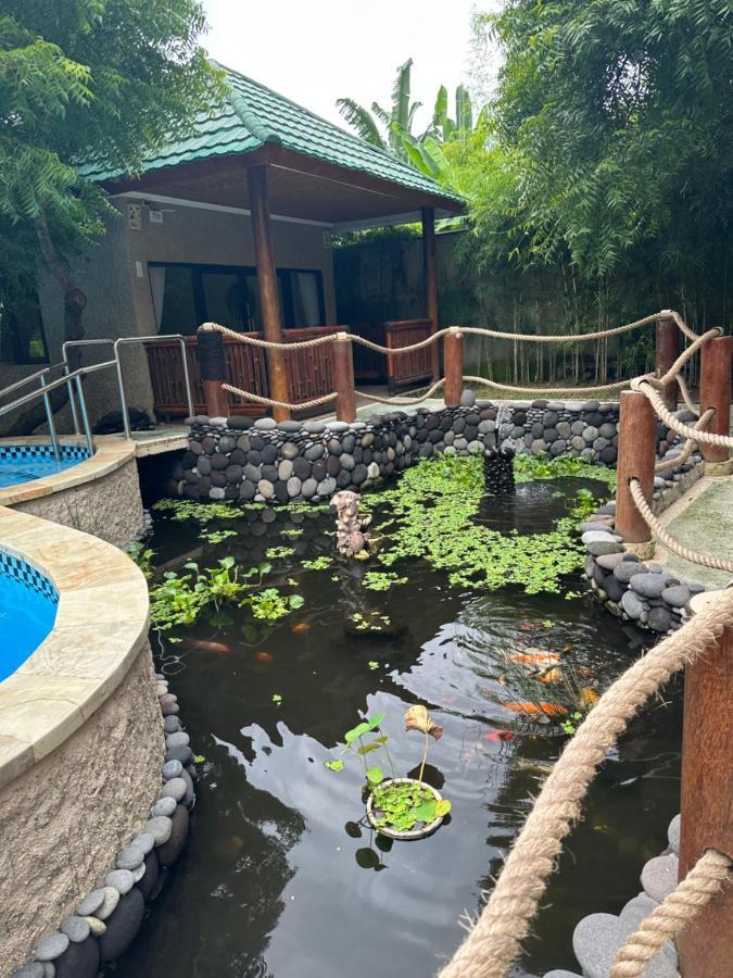 Lunar Dive Resort: Bamboo Villas Kubu Extérieur photo