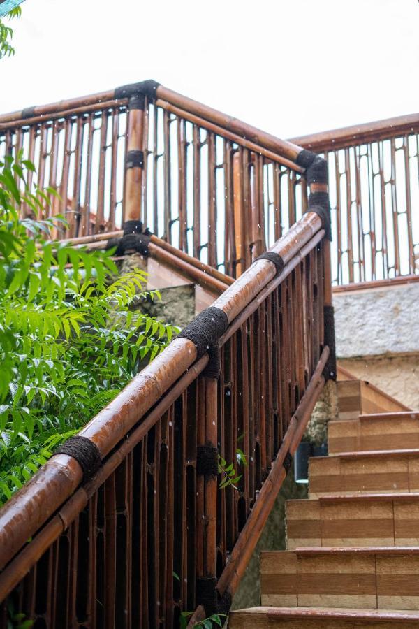 Lunar Dive Resort: Bamboo Villas Kubu Extérieur photo